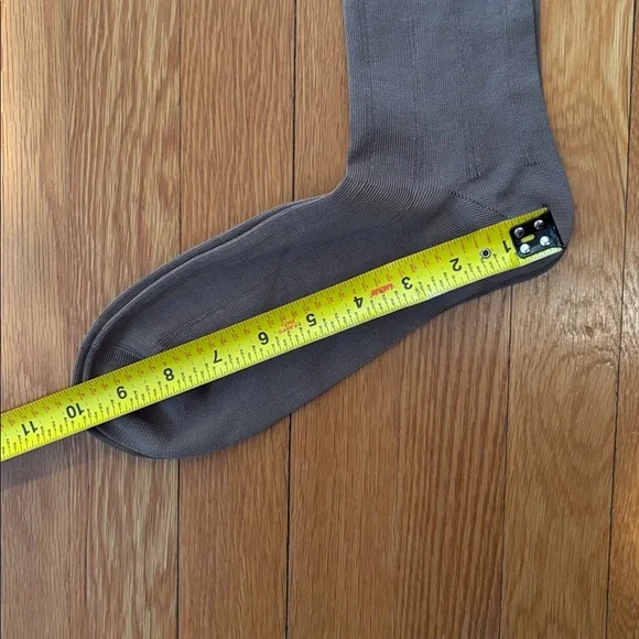 NWT Johnston & Murphy over the calf socks in taupe - Picture 12 of 12